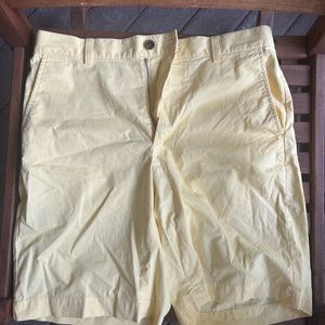 Brooks Brothers 356. 100% Cotton. Yellow. Short Size 32